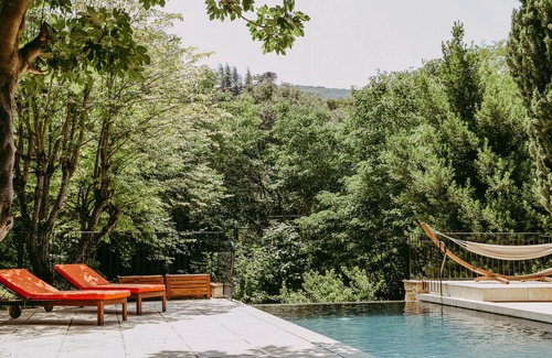 Oppede House | 18th century village house in Oppède le Vieux with swimming pool