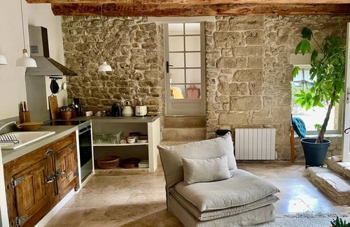 Labaume House | 18th-century farmhouse with pool facing the Ventoux and shady garden 6 kms from Uzès