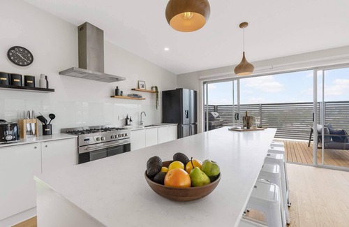 Port Elliot House | 19 Carnegie Luxury Linen & WiFi Walk to beach town Views
