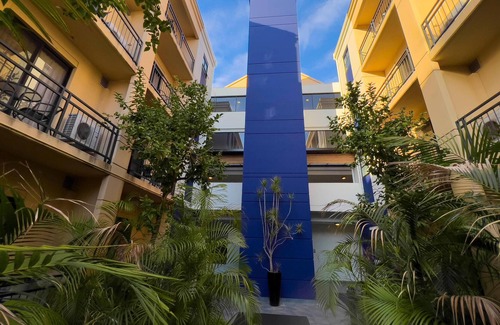 Northbridge Apartment | 19 Jump on James Northbridge carbay pool sleeps 2, disabled access