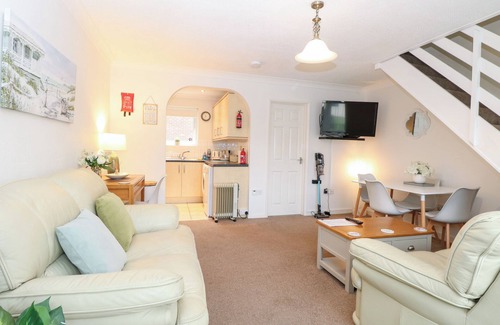 Corton Cottage | 19 Waterside Park