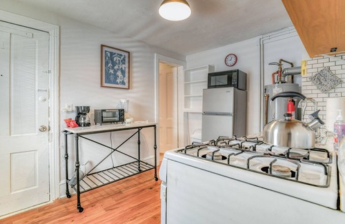 Ocean Grove Apartment | 19 Webb 1W First Floor 1-bedroom apt with WiFi and AC near beach in Ocean Grove