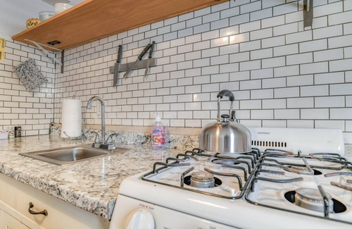 Ocean Grove Apartment | 19 Webb 1W First Floor 1-bedroom apt with WiFi and AC near beach in Ocean Grove