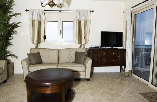Adele House | 190 m² House ∙ 5 bedrooms ∙ 10 guests