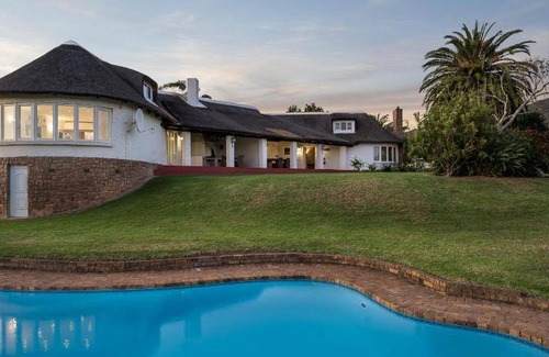 Somerset West Apartment | 192 m² Apartment ∙ 3 bedrooms ∙ 6 guests