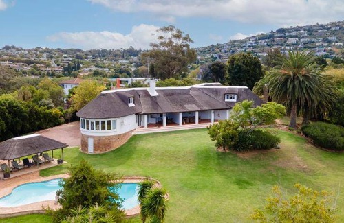 Somerset West Apartment | 192 m² Apartment ∙ 3 bedrooms ∙ 6 guests