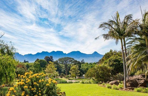 Somerset West Apartment | 192 m² Apartment ∙ 3 bedrooms ∙ 6 guests