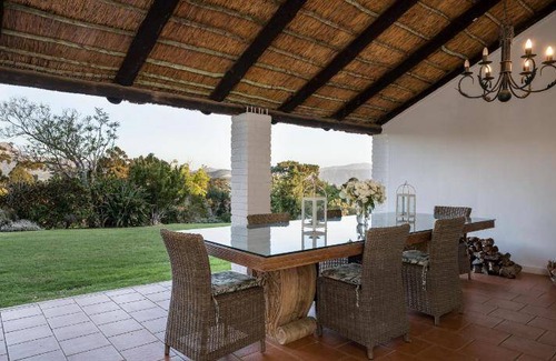 Somerset West Apartment | 192 m² Apartment ∙ 3 bedrooms ∙ 6 guests