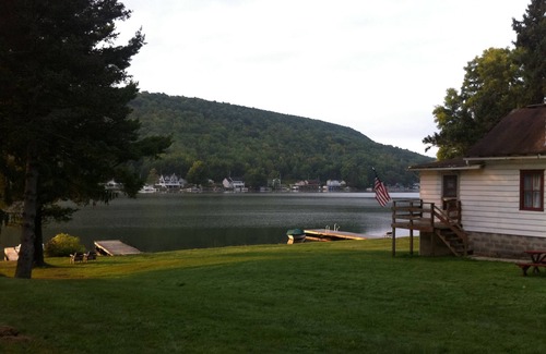 Cuba Cabin | 1920s Cuba Lake Cottage with 3 bedrooms and one bathroom, large yard, and dock.