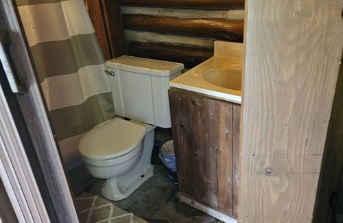 Markleysburg Cabin | 1930s and 40s cabins located in the heart of the Laural highlands. Cabin 3