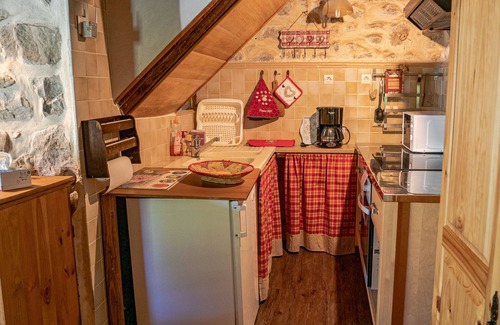 Chabottes House | 19th century house with year-round heated indoor pool.