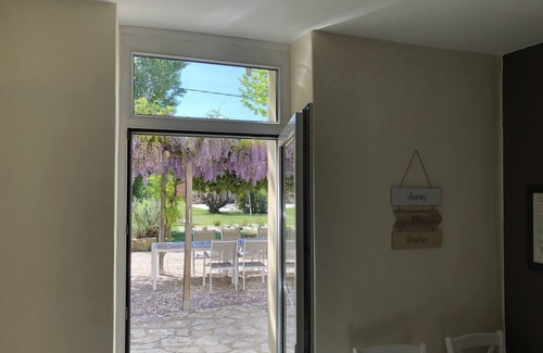 Caderousse House | 19th century Provencal farmhouse, quiet, not overlooked, with a large swimming pool