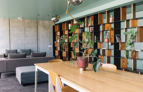 Rohrmoser Apartment | 19th floor, Luxe & Tropical with spectacular view