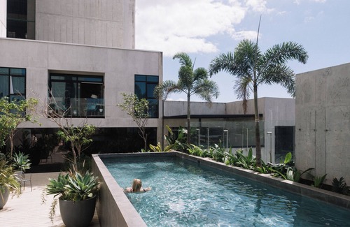 Rohrmoser Apartment | 19th floor, Luxe & Tropical with spectacular view