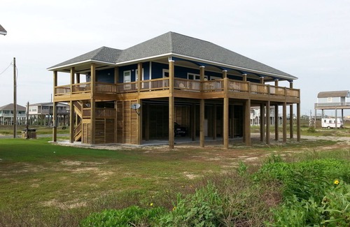Crystal Beach House | 1AmazingView Beachfront home - Sleeps 26 Crystal Beach 9 yrs of 5-Star Reviews