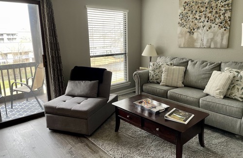 Table Rock Condo | 1BD/1BA condo view of Pointe Royale Golf Course! Wonderful condo & amenities
