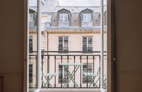 Quartier de la Place-Vendome Apartment | 1BD Apart w/Balcony in Concorde