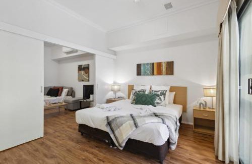 Northbridge Apartment | 1BDR 1BTH 1PRK - James Street Joy