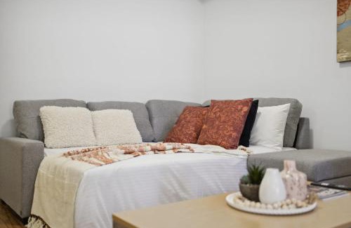 Northbridge Apartment | 1BDR 1BTH 1PRK - James Street Joy