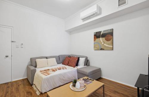 Northbridge Apartment | 1BDR 1BTH 1PRK - James Street Joy
