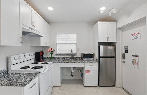 Cocoa Beach Cottage | 1Bed/1Bath, Downstairs, Steps to the Ocean, Perfect for Couples!