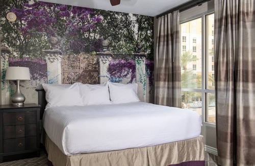 Las Vegas Resort | 1Bed/1Bath Family Friendly Vegas Resort One Mile from the Strip!