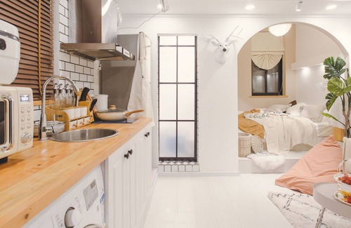 Jing'an House | 1bed Cozy French Chateau 2 Mins from Metro Line 2, Jing'An Temple, Kerry Center