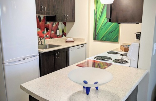 Sappertown House | 1Bedrm+Den/Office Suite with a Mid-century Modern Vibe - EXTENDED Stays Welcome