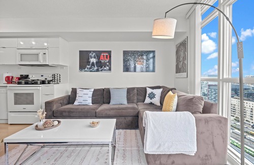 Wellington Place Condo | 1BR 1 Bath 3 Guests Parking Office Near CN Tower Downtown—By Hostia