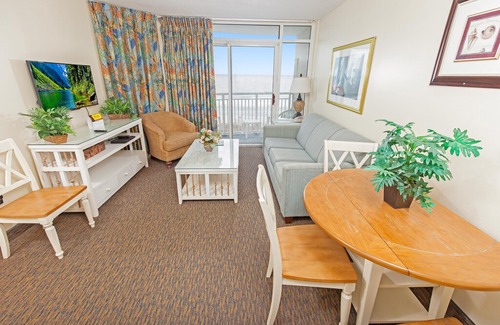 Myrtle Beach Apartment | 1BR/1BA Oceanfront condo w/Kitchen & Balcony in Center of MB, #400