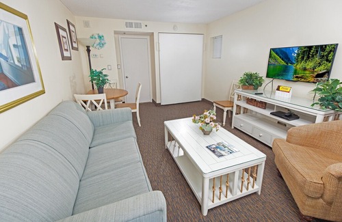Myrtle Beach Apartment | 1BR/1BA Oceanfront condo w/Kitchen & Balcony in Center of MB, #400