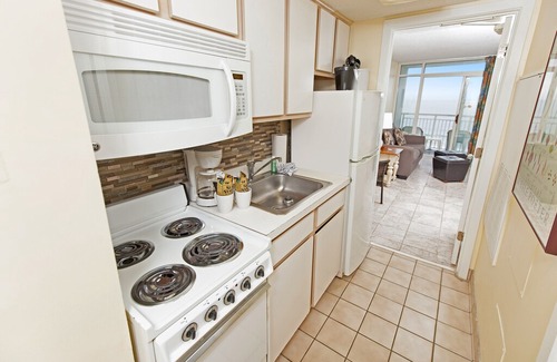 Myrtle Beach Apartment | 1BR/1BA Oceanfront condo w/Kitchen & Balcony in Center of MB, #603
