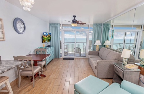 Myrtle Beach Condo | 1BR/1BA Oceanfront condo w/Kitchen & Balcony in Center of MB, #955