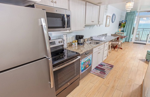 Myrtle Beach Condo | 1BR/1BA Oceanfront condo w/Kitchen & Balcony in Center of MB, #955