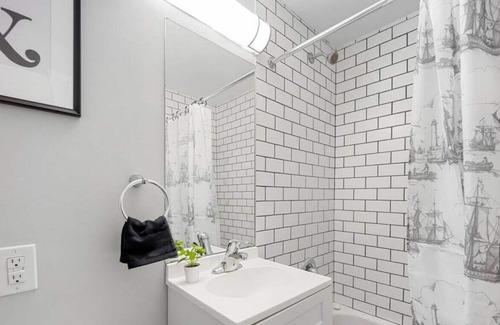 Cabbagetown South Apartment | 1BR/1BA Victorian Home | Fast WIFI | Cabbagetown