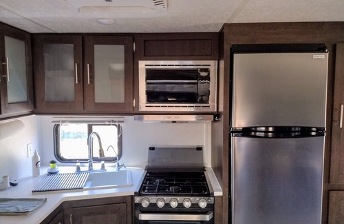 Plantersville House | 1BR 32' RV Texas Renaissance Festival 5 min. The Street is 1 from HBO Series.