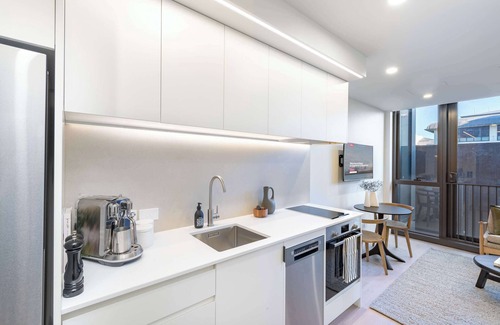 Te Aro Apartment | 1BR Alpha APT - Central Stay, Top Amenities