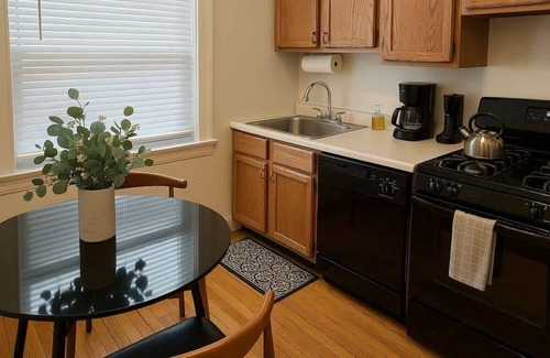 North Center Apartment | 1BR Apartment in Chicago
