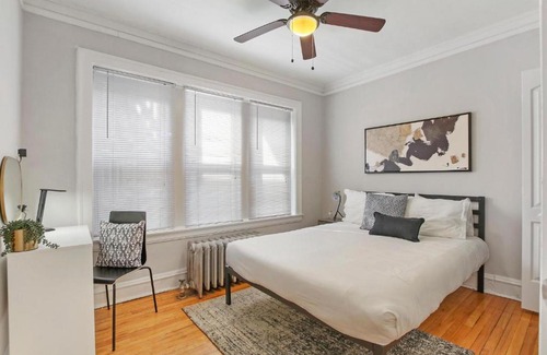 Ravenswood Apartment | 1BR Calm & Cozy Apt in Lincoln Square - Eastwood 2S