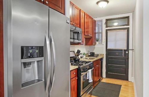 Ravenswood Apartment | 1BR Calm & Cozy Apt in Lincoln Square - Eastwood 2S