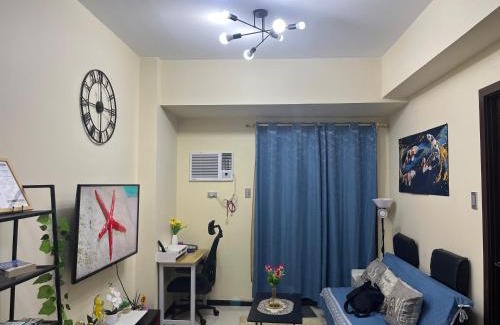 Pasay Apartment | 1BR Condotel in Pasay Manila Near NAIA Airport, Mall of Asia, Manila Bay, PICC and CPP Pet-Friendly with Pool, Fast WiFi, Netflix
