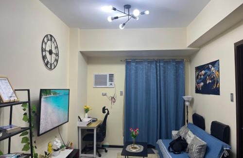 Pasay Apartment | 1BR Condotel in Pasay Manila Near NAIA Airport, Mall of Asia, Manila Bay, PICC and CPP Pet-Friendly with Pool, Fast WiFi, Netflix