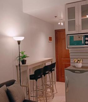 Pembo Apartment | 1BR Condotel Ridgewood Towers Near Airport #RW01-1