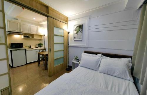 Pembo Apartment | 1BR Condotel Ridgewood Towers Near Airport #RW05-1
