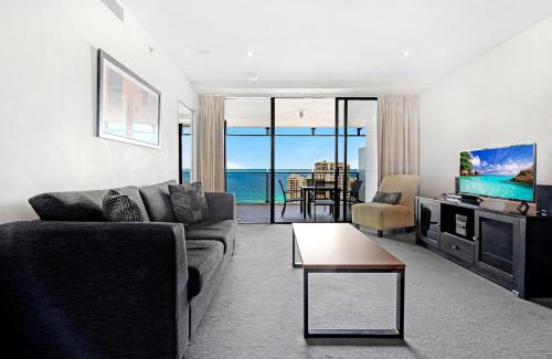 Surfers Paradise Apartment | 1BR Couples Retreat in Circle on Cavill (Best Location!)