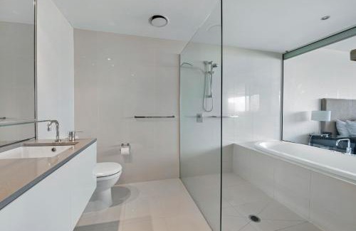 Surfers Paradise Apartment | 1BR Couples Retreat in Circle on Cavill (Best Location!)