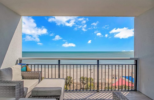 Downtown Myrtle Beach Apartment | 1BR Direct Ocean Front Suite Newly Renovated!