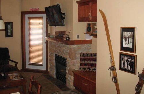 Salt Lake Mountain Resorts Condo | 1BR Executive Suite in Solitude Village - 300 steps to chairlifts - upgraded