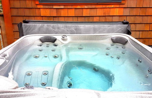 Port Renfrew Cottage | 1BR, Garden View, Pet Friendly, Hot Tub, Sleeps 4