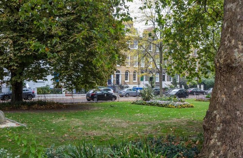 Faraday Apartment | 1BR Georgian Flat On A Peaceful Square, In Camberwell